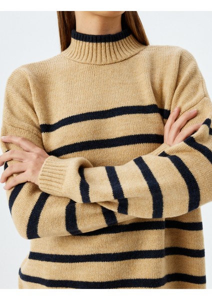 Uzun Kollu Dik Yaka Oversize Kazak indirimleri