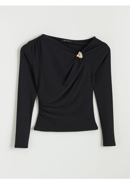 Yeni Sezon Asimetrik Yaka Büzgülü Bluz indirimleri