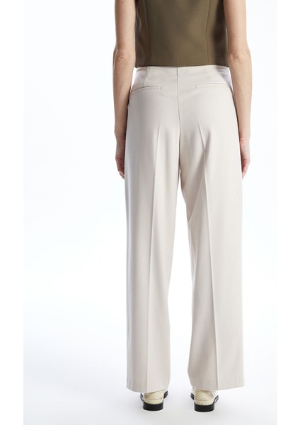 Yeni Sezon Standart Fit Kadın Pantolon fırsatları