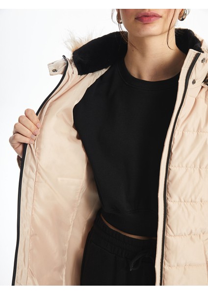 Yeni Sezon Kadın Kapüşonlu Düz Şişme Mont modelleri