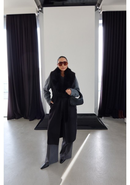 Yakası Kürk Detaylı Uzun Triko Yelek