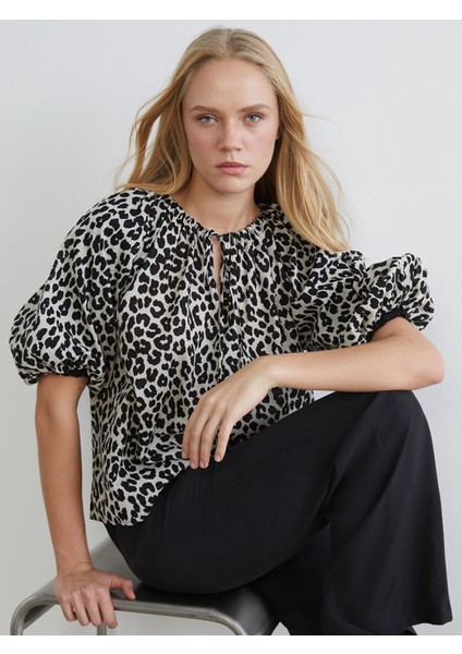 Yeni Sezon Bağlamalı Yaka Leopar Desenli Bluz