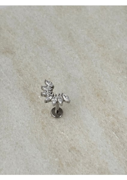 Oval Taş Detaylı ve Yay Şekilli Silver Piercing fırsatları