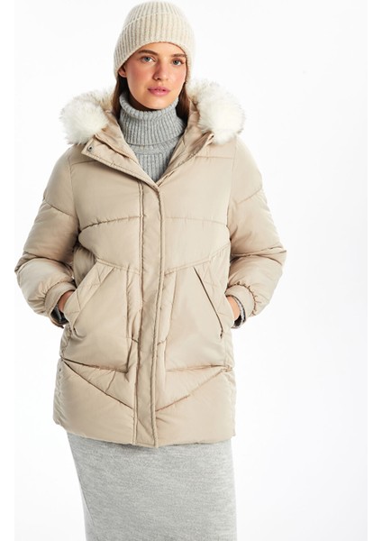 Yeni Sezon Kapüşonlu Kadın Şişme Mont