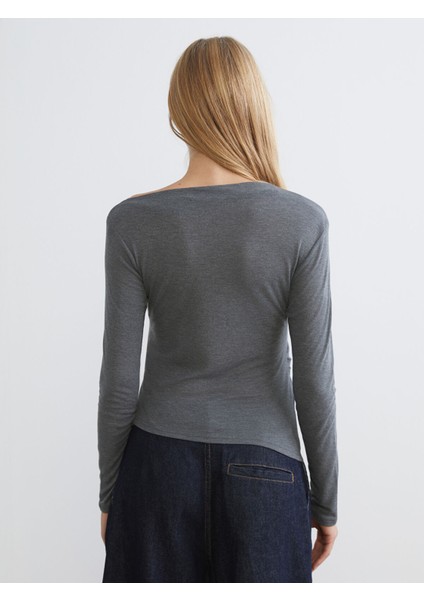 Yeni Sezon Kayık Yaka Büzgülü Bluz fırsatları