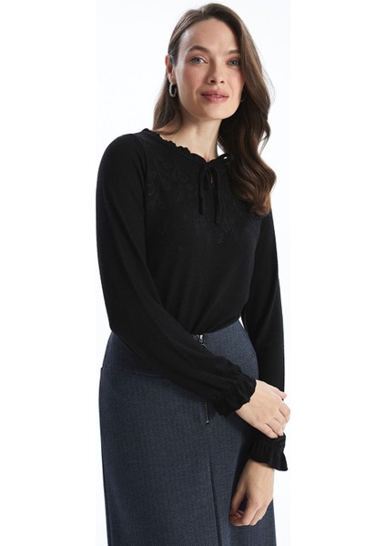 Yeni Sezon Bağlamalı Yaka Nakışlı Kadın Bluz