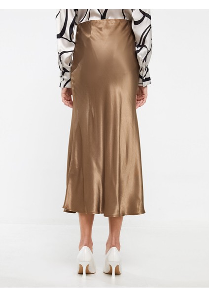 Yeni Sezon Standart Fit Düz Saten Kadın Etek indirimleri