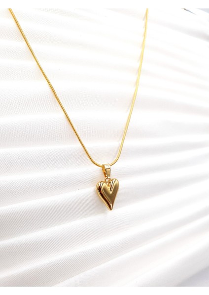 Altın Kalp Kolye – Zarif Yılan Zincirli, Şık ve Zamansız Tasarım modelleri