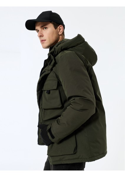 Uzun Kollu Kapaklı Cepli Fermuarlı Kapşonlu Kışlık Parka modelleri