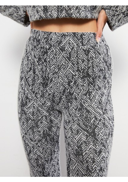 Yeni Sezon Standart Fit Desenli Kadın Pantolon fırsatları