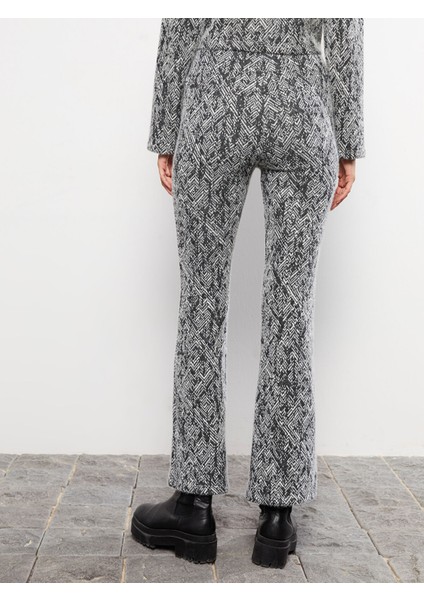Yeni Sezon Standart Fit Desenli Kadın Pantolon indirimleri