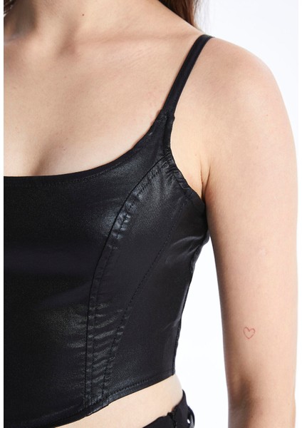 Yeni Sezon U Yaka Deri Görünümlü Kadın Crop fırsatları