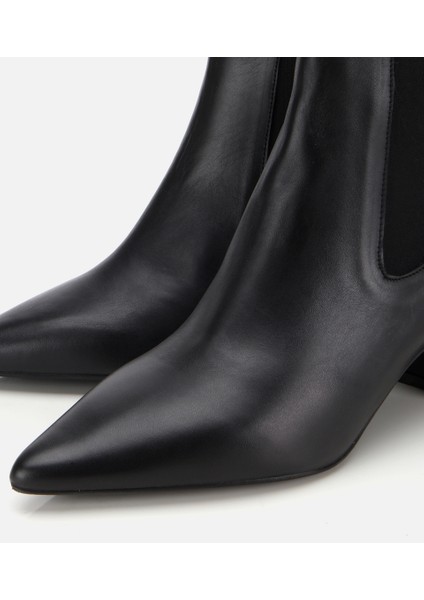 01BOH315510A100 KADIN Deri Siyah Yumuşak Dokulu Lastik Detaylı Topuklu Bot modelleri
