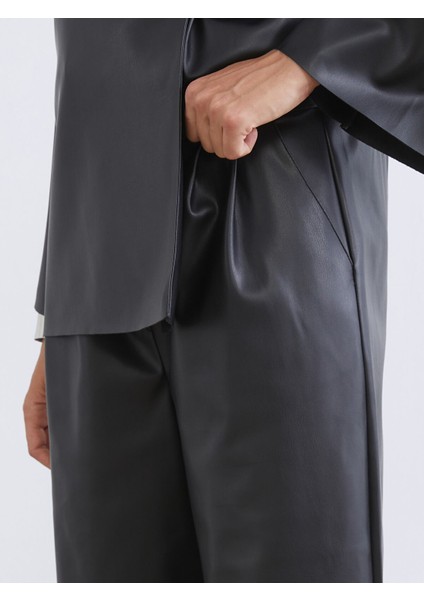 Yeni Sezon Beli Lastikli Deri Görünümlü Kadın Pantolon modelleri