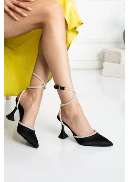 Siyah Saten Bilekten Bağlamalı Topuklu Kadın Ayakkabı