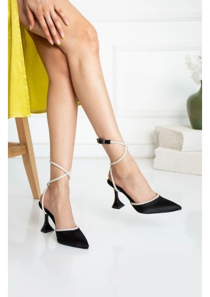 Siyah Saten Bilekten Bağlamalı Topuklu Kadın Ayakkabı fırsatları