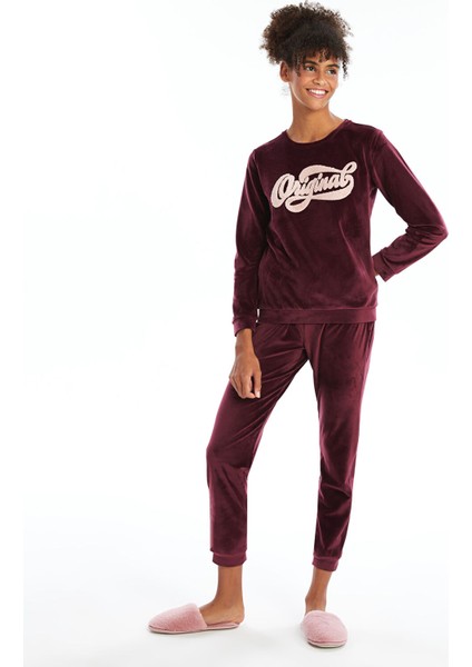 Yeni Sezon Bisiklet Yaka Nakışlı Kadife Kadın Pijama Takımı