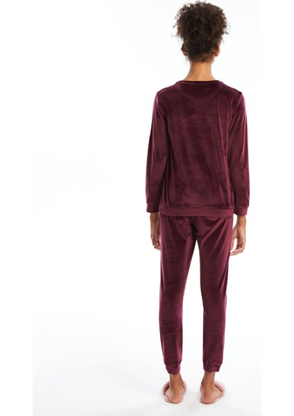 Yeni Sezon Bisiklet Yaka Nakışlı Kadife Kadın Pijama Takımı fırsatları