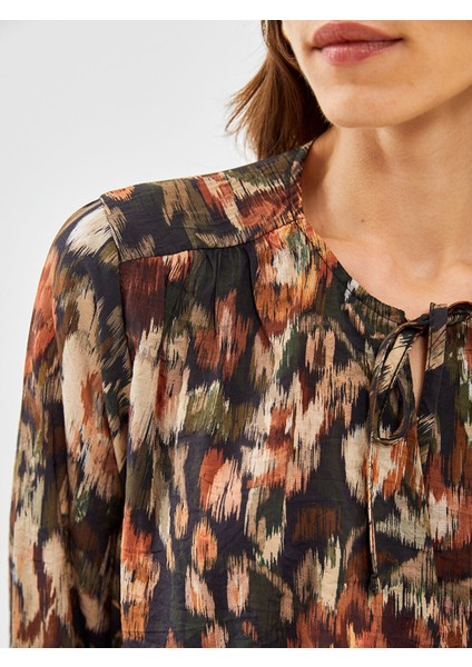 Yeni Sezon Bağlamalı Yaka Desenli Kadın Bluz fırsatları