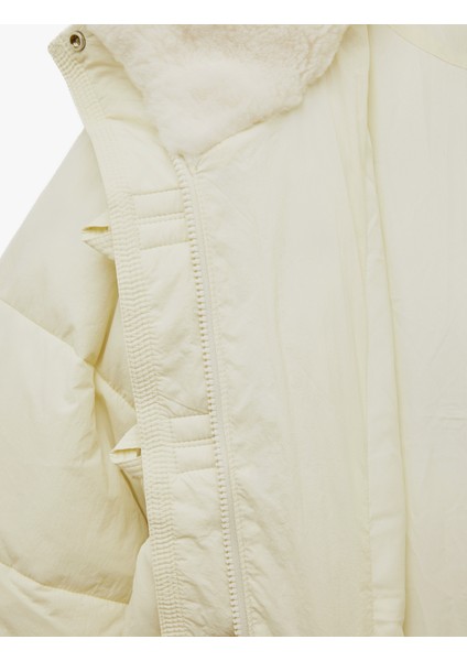 Uzun Kollu Suni Kürk Yaka Fermuarlı Cepli Kapitone Ceket