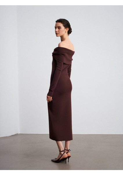 90261 Omzu Açık Fiyonk Detaylı Triko Elbise-Kahve fiyatları