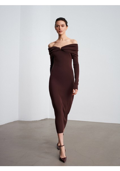 90261 Omzu Açık Fiyonk Detaylı Triko Elbise-Kahve modelleri