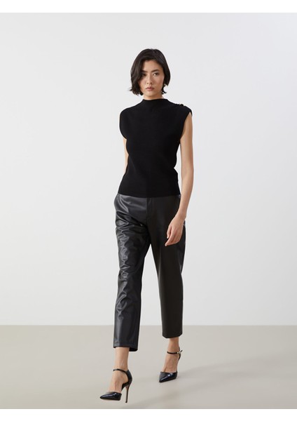 Yeni Sezon Standart Fit Deri Görünümlü Kadın Pantolon