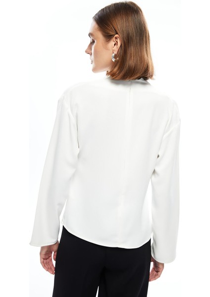 Yeni Sezon Dik Yaka Kadın Bluz indirimleri