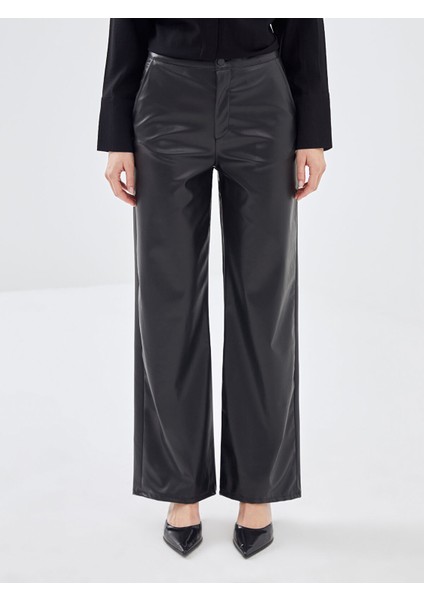 Yeni Sezon Standart Fit Deri Görünümlü Kadın Pantolon fırsatları