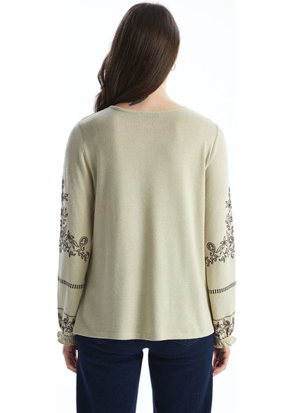 Yeni Sezon Bisiklet Yaka Nakışlı Kadın Bluz fırsatları