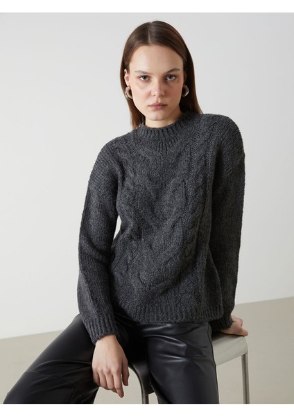 Yeni Sezon Dik Yaka Kendinden Desenli Kadın Triko Kazak