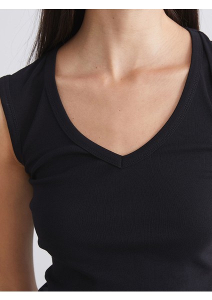 Yeni Sezon V Yaka Kadın Atlet 2'li indirimleri