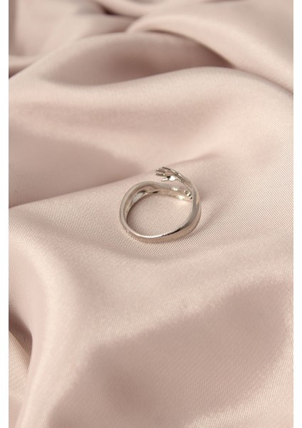 Ayarlamalı Gümüş Renk Metal Sarılan Eller Model Kadın Yüzük fiyatları