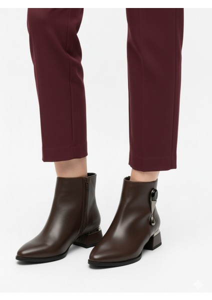 Kısa Topuklu Fermuarlı Metalli Taş Detaylı Kadın Acı Kahve Bot Bootie fırsatları