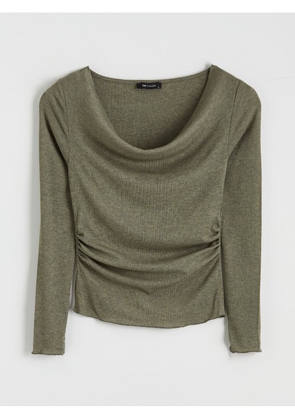 Yeni Sezon Dökümlü Yaka Büzgülü Bluz