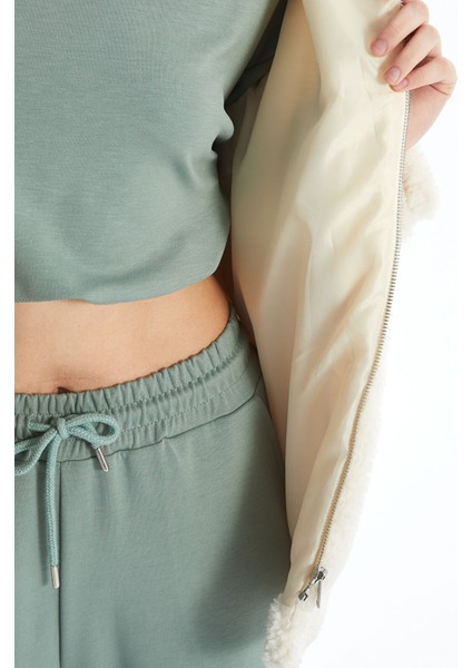 Yeni Sezon Dik Yaka Düz Oversize Kadın Pelüş Mont fırsatları