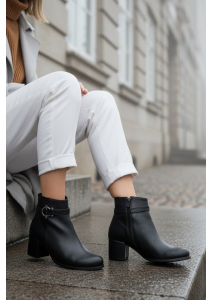 Metal Detaylı Topuklu Bilek Boy Topuklu Kadın Siyah Bot Bootie
