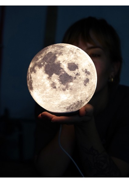 Moonglow Sphere Lamp – Ay Yüzeyi LED Masa Lambası