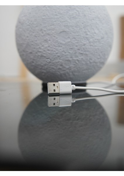 Moonglow Sphere Lamp – Ay Yüzeyi LED Masa Lambası