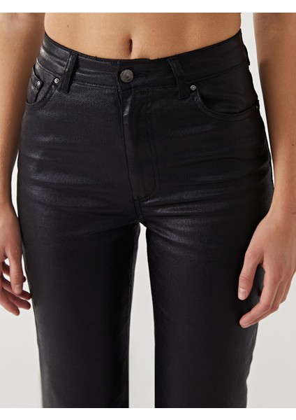 Yeni Sezon Deri Görünümlü Kadın Pantolon modelleri