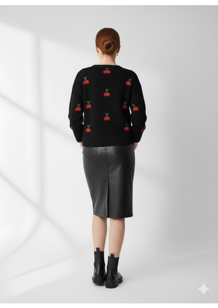 Bisiklet Yaka Üç Iplikli Kiraz Nakışlı Kazak fırsatları