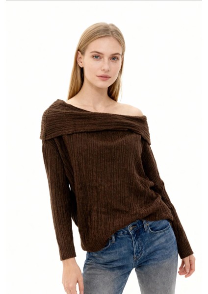 2324 Kayık Yaka Uzun Kol Kazak Kahve