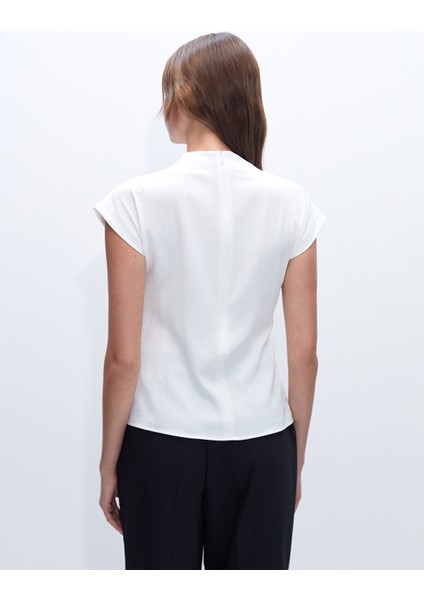 Yeni Sezon Kadın Dökümlü Yaka Düz Bluz fırsatları