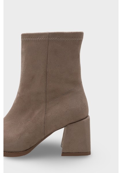 Helge Kadın Bot modelleri