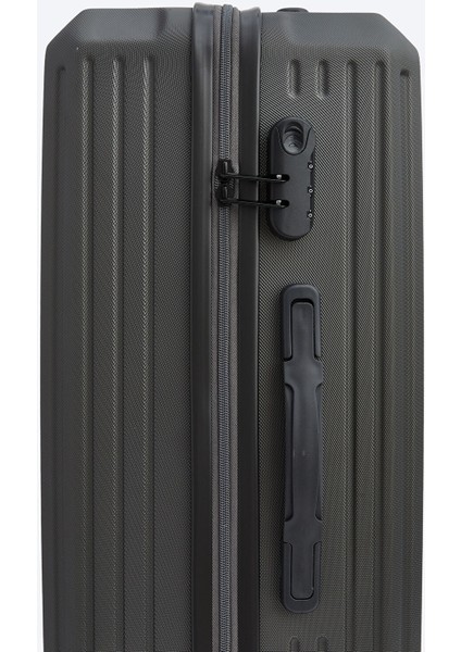 Yeni Sezon Kilit Detaylı Küçük Boy Valiz fırsatları