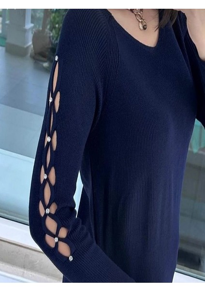 Kolları Taş Işlemeli V Yaka Kazak