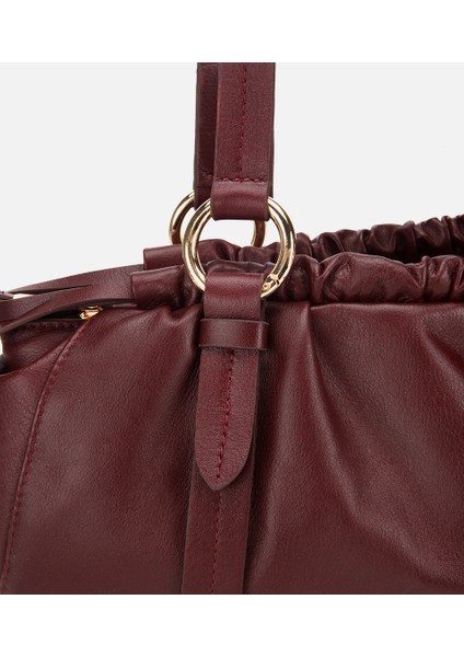 03CAH316710A780 KADIN Deri Bordo Yumuşak Dokulu Bowling Omuz Çantası fiyatları