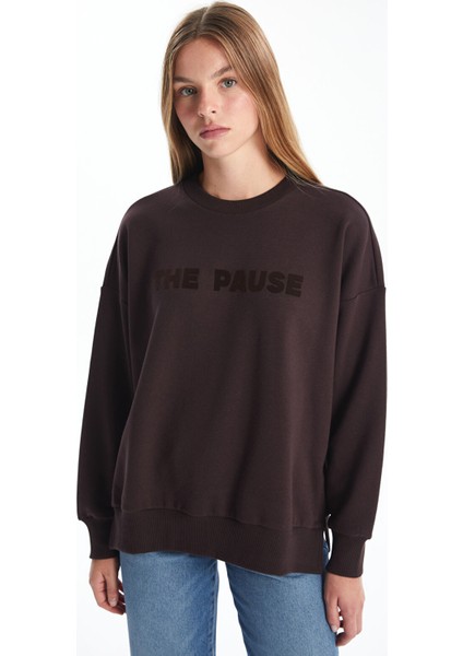 Yeni Sezon Bisiklet Yaka Nakışlı Oversize Kadın Sweatshirt