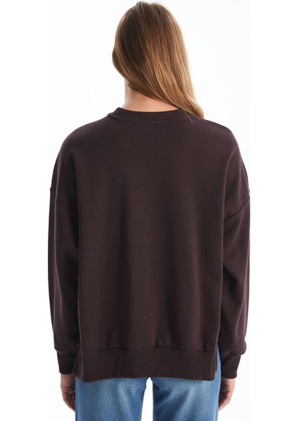 Yeni Sezon Bisiklet Yaka Nakışlı Oversize Kadın Sweatshirt fırsatları