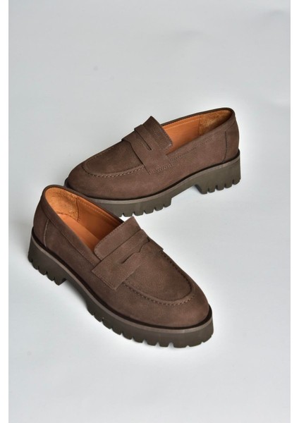 V944086101 Kahverengi Hakiki Deri Nubuk Kalın Tabanlı Makosen Ayakkabı